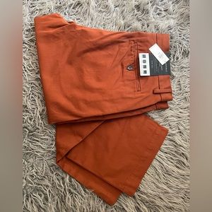New With Tags, Banana Republic Mens Emerson Straight Fit Pants, Sand. 35Wx32L.